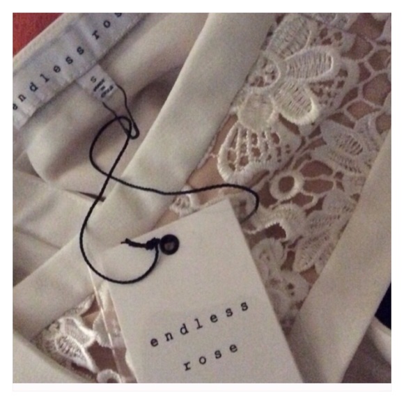 Lace Cross-Over Crop Top NWT - Picture 4 of 5